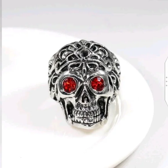 🆕 ☠️SILVER-TONE FAUX RUBY SKULL RING☠️ - Picture 2 of 4